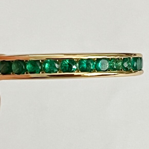 Elegant Gold and Green Gemstone Ring - Picture 10 of 12